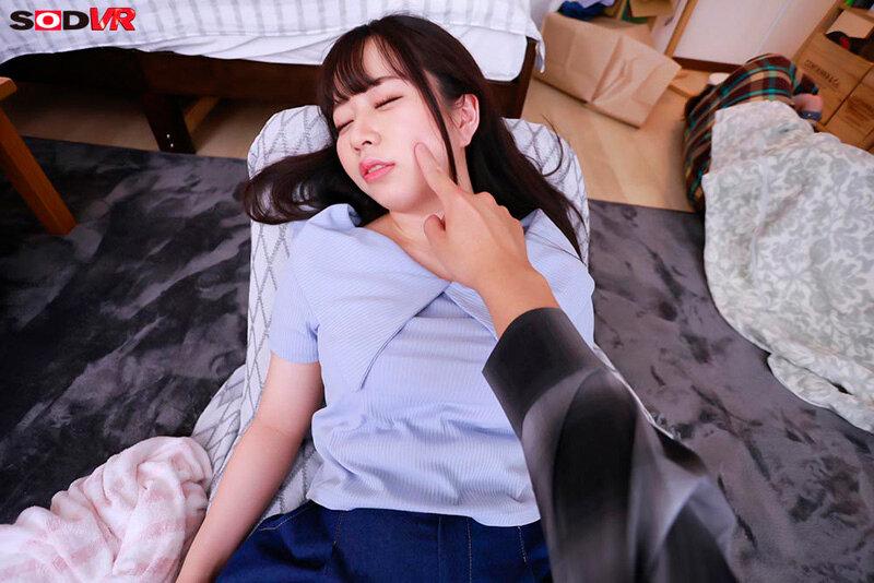 【VR】【8K】優しくて無防備で隠れ巨乳で全員が狙っているオタサーの姫を、夜×い睡×で僕の物にしてやる。 有栖かなう サンプル画像 4