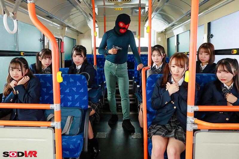 【VR】【8K】【VR】（超リアル体験）バスジャックVR ※被害者7名女子●生 スクールバスで、未成熟おマンコを好き勝手に犯しまくりSPECIAL サンプル画像 5