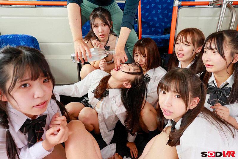 【VR】【8K】【VR】（超リアル体験）バスジャックVR ※被害者7名女子●生 スクールバスで、未成熟おマンコを好き勝手に犯しまくりSPECIAL サンプル画像 7