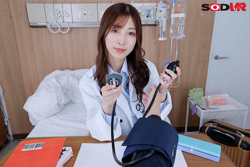 【VR】【8K】病院暮らしのボクを幼い頃から担当してくれている女医と筆おろし性交 初めての口淫、初めての挿入でドキドキ・バクバク病室セックス 今井栞菜 サンプル画像 5