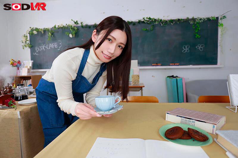 【VR】【8K】マイペースなブックカフェのお姉さんの裏の顔は赤ちゃん汁狂い 淫語で聴覚を侵し視覚でボクの肉棒を熱く激しく咥え込む 戸川なみ サンプル画像 4