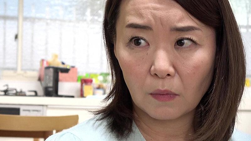 熟妻ドラマ 熟れたママ母の恥部とお尻の穴を舐めまくる息子 夫の兄を誘惑し肉棒をなぶり尽くす色欲女 サンプル画像 3