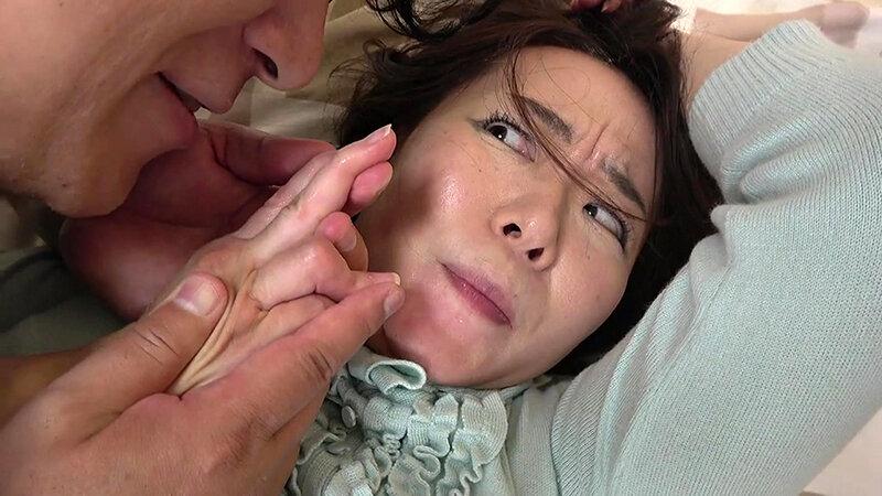 熟妻ドラマ 熟れたママ母の恥部とお尻の穴を舐めまくる息子 夫の兄を誘惑し肉棒をなぶり尽くす色欲女 サンプル画像 4