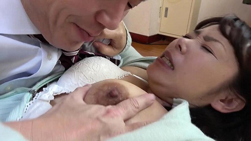 熟女 淫らな秘め事 奥さんのムチムチの体に欲情した不動産屋の男は… 一周忌の夜、亡き夫の上司に熟れた恥部を捧げる未亡人 サンプル画像 2
