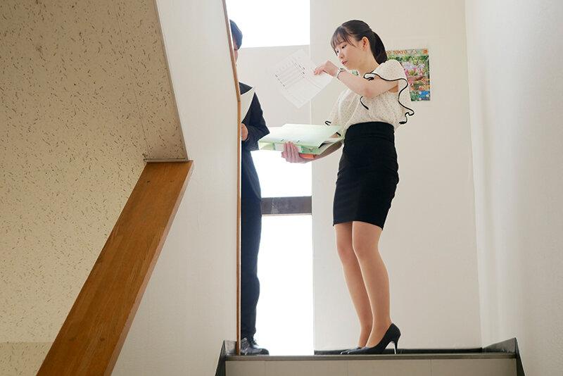 胸チラをしているのに気付かず働く同僚に手を出しちゃった俺 藤田こずえ サンプル画像 1