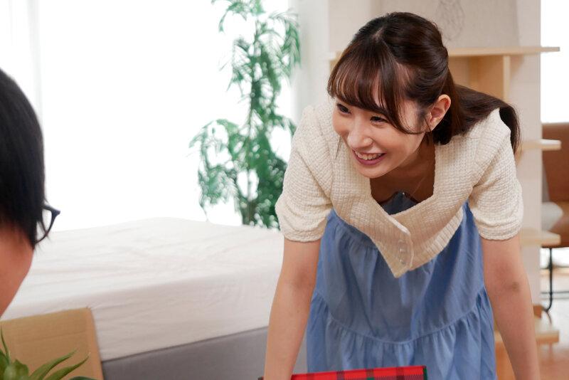 久々に会ういとこが引越しの手伝いに来てくれて作業中気付かず胸チラしていた。我慢できずに手を出したら意外にもOKしてくれた！ サンプル画像 10