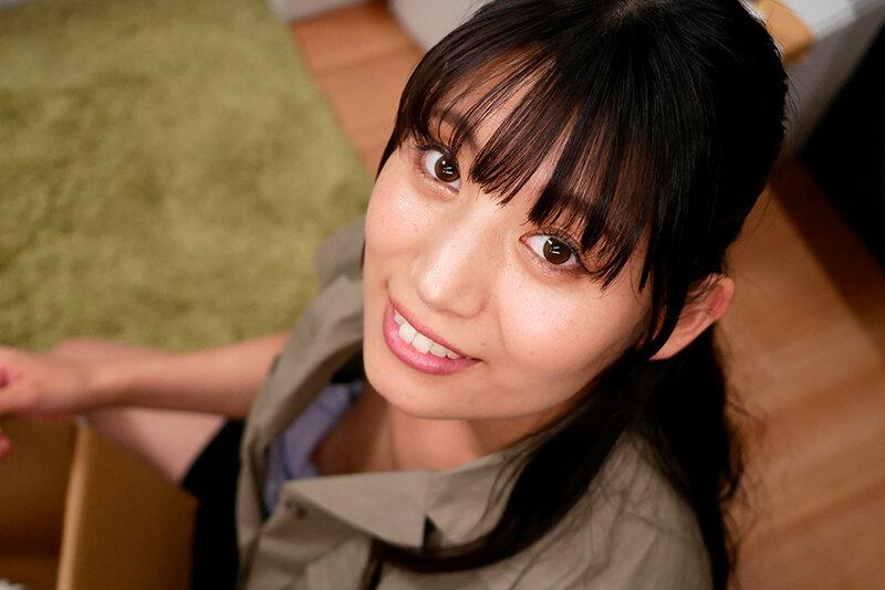 久々に会ういとこが引越しの手伝いに来てくれて作業中気付かず胸チラしていた。我慢できずに手を出したら意外にもOKしてくれた！ 宇流木さらら サンプル画像 3