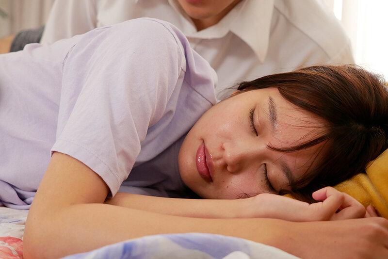 偶然にも会社の先輩と泊まることになり、すっぴん姿がマジ可愛すぎてエッチしちゃいました サンプル画像 2