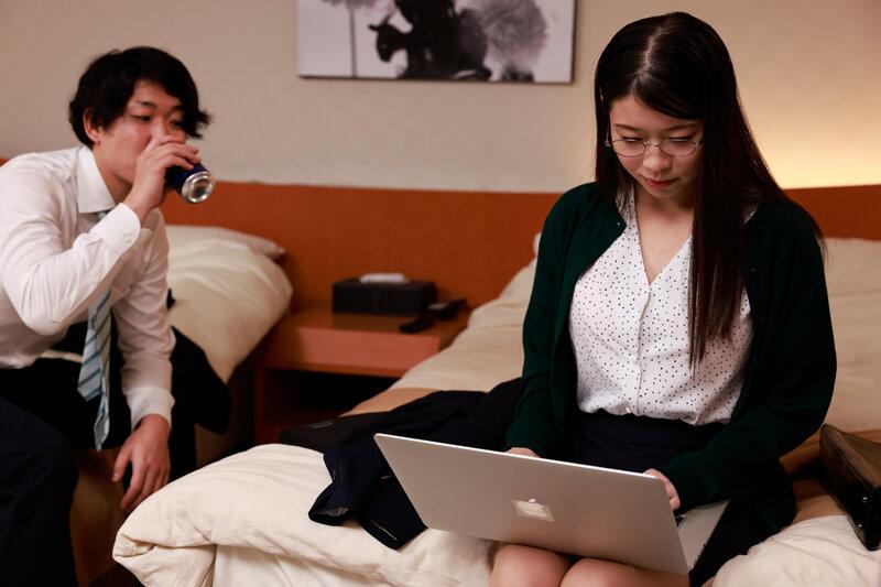 会社で嫌われている地味な先輩とのSEXがドストライクすぎて… サンプル画像 8