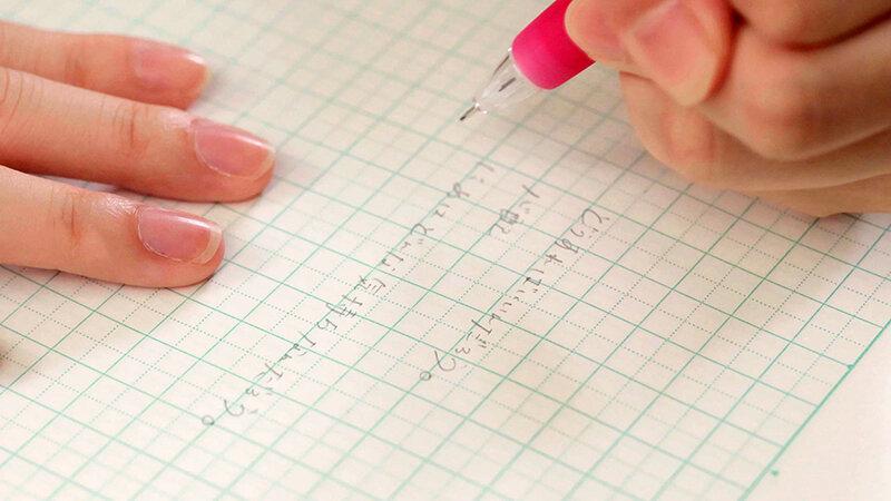 学生時代に好きが溢れ過ぎた一方通行なレズで離れた2人の気持ちは大人になって再会しあの頃の想いをもう一度伝えキスをして好きを感じ合った Nia 小野寺舞 サンプル画像 2