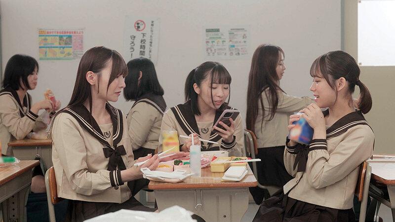 学生時代に好きが溢れ過ぎた一方通行なレズで離れた2人の気持ちは大人になって再会しあの頃の想いをもう一度伝えキスをして好きを感じ合った Nia 小野寺舞 サンプル画像 3