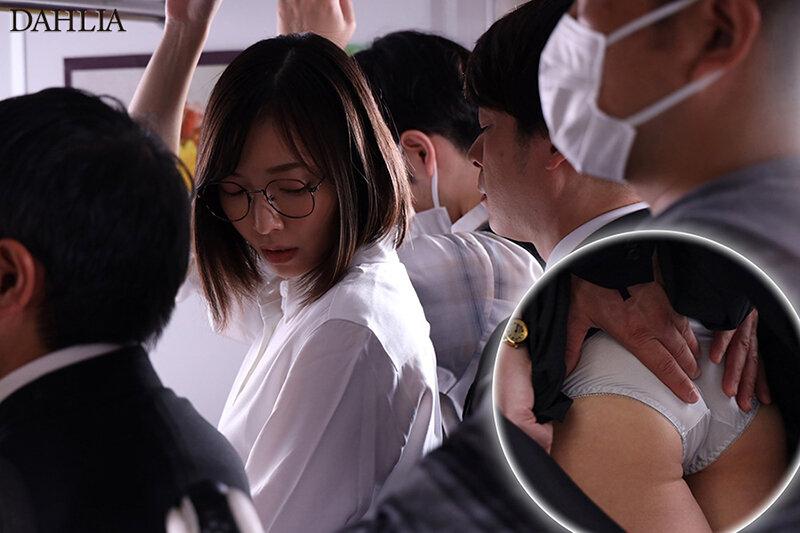 地味OLの私は潮を吹かされる淫らな指マンにハマりました。 峰玲子 サンプル画像 2