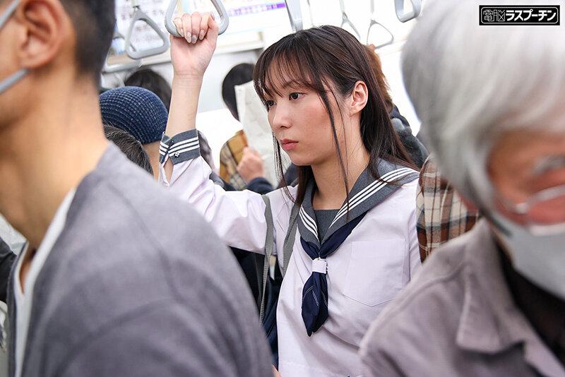 満員電車で羽交いじめにされセーラー服の下から見えた乳首を強●開発される美乳女子〇生 澪川はるか サンプル画像 3