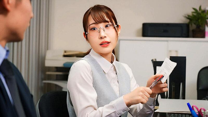 「これは経費で落ちません！」いつも地味で生真面目で領収書を突っ返してくる経理部のOLがデリヘル嬢で痴女だった。五十嵐さん編【配信限定】 五十嵐清華 サンプル画像 2