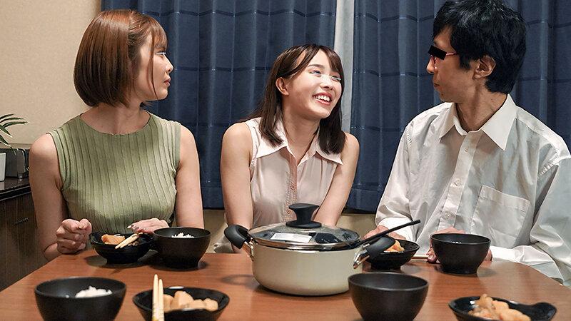 「あたしの方が気持ちいいよ？」二段ベッドで彼氏とSEX中の姉がうらやましくて鏡越しに彼氏を誘惑するヤリマン妹 汗だく潮だく中出し大射精2姉妹伴わせて16発！ 精子空っぽ逆NTR サンプル画像 2