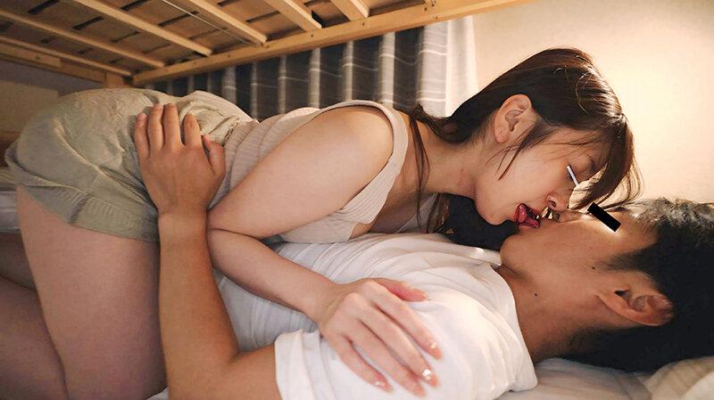 「あたしの方が気持ちいいよ？」二段ベッドで彼氏とSEX中の姉がうらやましくて鏡越しに彼氏を誘惑するヤリマン妹 汗だく潮だく中出し大射精2姉妹伴わせて16発！ 精子空っぽ逆NTR サンプル画像 12