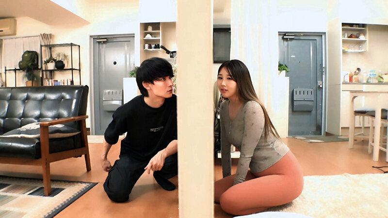 ボクの住むアパートの隣室のお姉さんは欲求不満だった…痴話喧嘩で空いた穴から壁穴越しに立ちバックで膣奥を突きまくった夏の日の思い出 サンプル画像 9