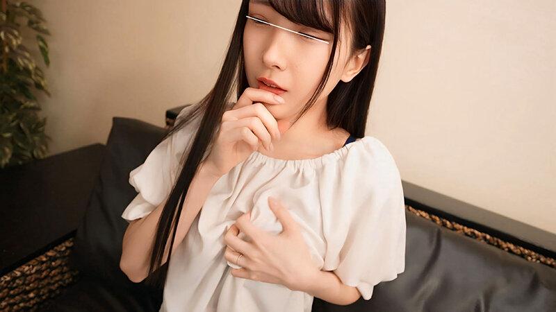 同じマンションのご近所奥さんと毎日玄関先で3分間キスだけ不倫してます。浮気だけは死守していたようですがやっぱりエスカレートしてしまい…。今までの我慢が解放され性欲モンスターと化し貪るように若い男の肉体を堪能する清楚美人妻 ＃03 ひかるさん サンプル画像 3