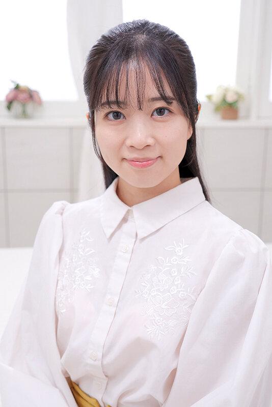 新宿で出会ったうぶな女の子が性の悩みを抱える男と「素股オイルマッサージ」に挑戦！ 生マンにヌルヌルこすれるチ〇ポに発情しちゃって 『マ○コに入れちゃうw』そのまま生ハメ中出しSEX！！ 梅川ことね サンプル画像 2