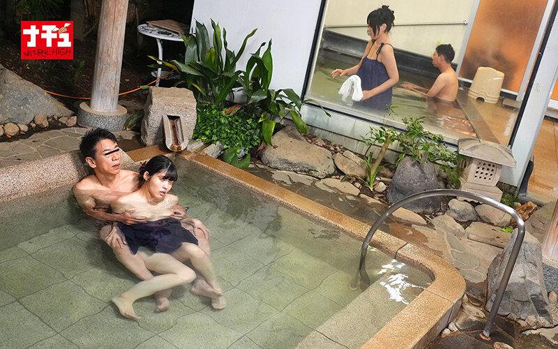 混浴風呂の中で湯あみ着をずらされ執拗な乳首イジリで抵抗できない美乳女 サンプル画像 18