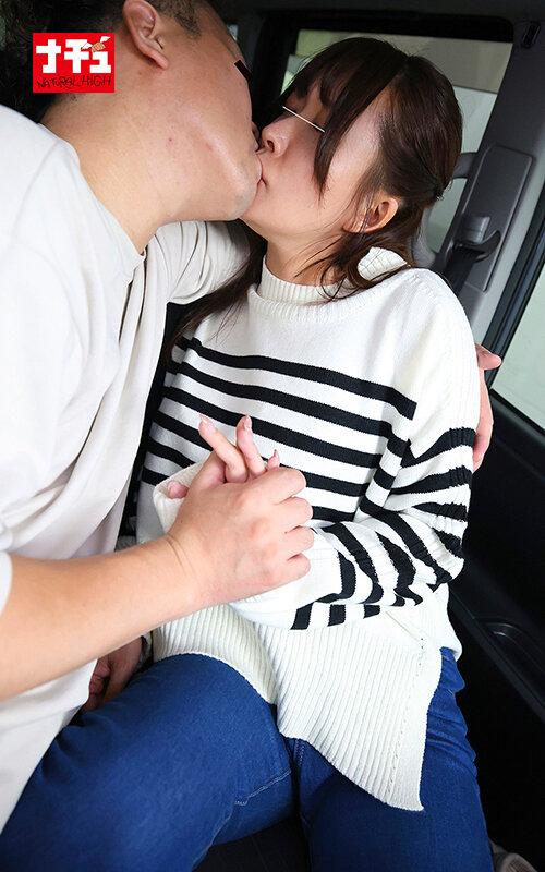 転勤先で性欲を持て余した田舎熟妻を略奪NTRキスとクンニでマ○コを蕩けさせて1日3人喰いまくる サンプル画像 11