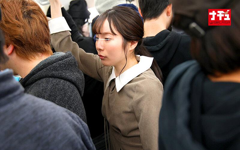 マキシワンピの中の固定バイブが抜き取れず腰をくねらせイキ漏らす女 サンプル画像 3