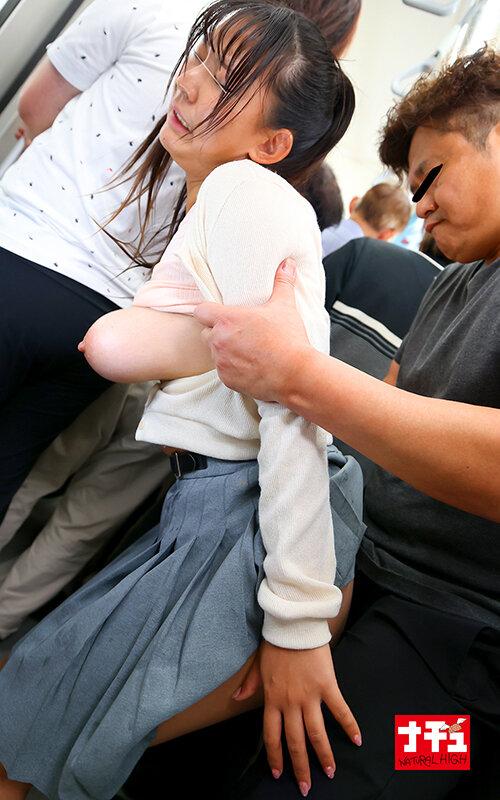 頑なに乳首を隠す巨乳女子の両手が感じてノーガードになるまでオイル揉みしまくれ！2 推定Iカップ素朴女子 サンプル画像 11