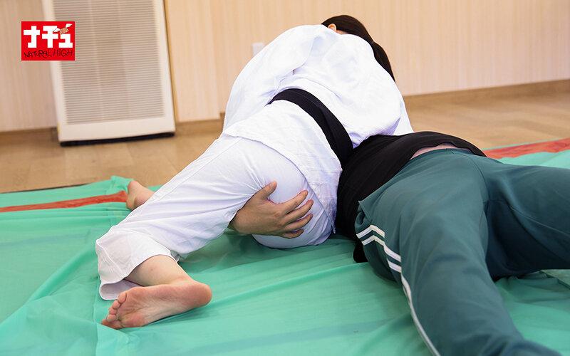 運動部女子羞恥2 練習中にハメ潮するほど突きまくれ！ ～柔道部～ 色白純朴女子 サンプル画像 7