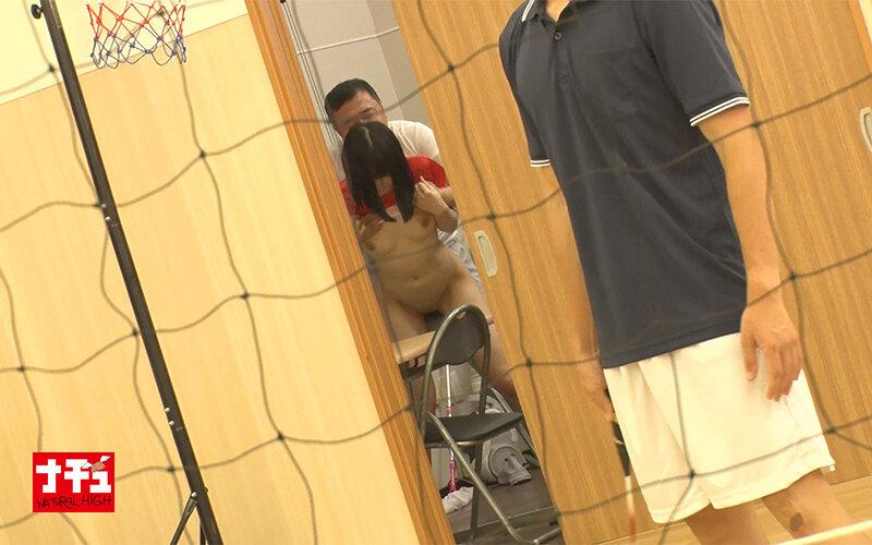 運動部女子羞恥2 練習中にハメ潮するほど突きまくれ！ ～バドミントン部～ スレンダー微乳女子 サンプル画像 10