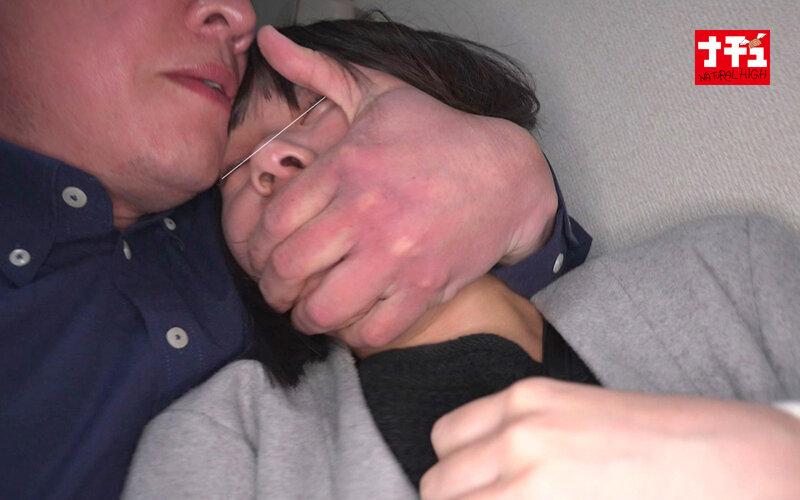 中に出してもいいから止まってください！！！押さえつけて逃がさないエンドレス奥突きバウンドピストンでイキ壊れた女4 痙攣微乳オンナ サンプル画像 4