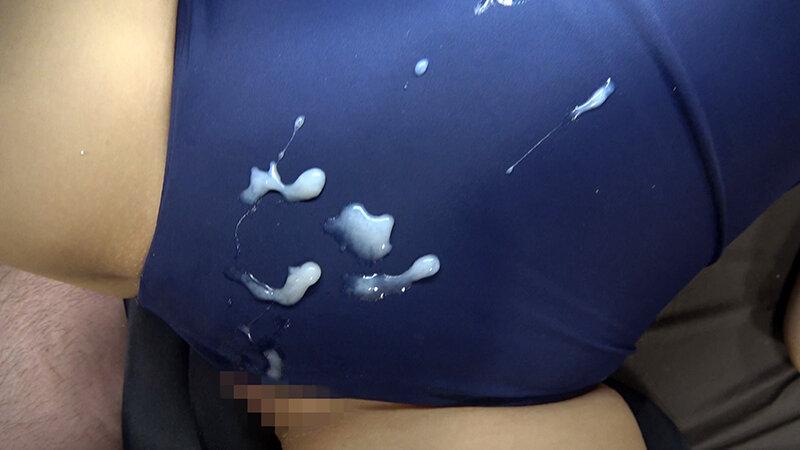 天乃のあ 濡れてテカってピッタリ密着 神スク水 可愛い女子のスクール水着姿をじっとりと堪能！着替え盗撮から始まり貧乳から巨乳にパイパン、ハミ毛、ジョリワキ等のフェチ接写やローションソーププレイやスク水ぶっかけ等を完全着衣で楽しむAV サンプル画像 21