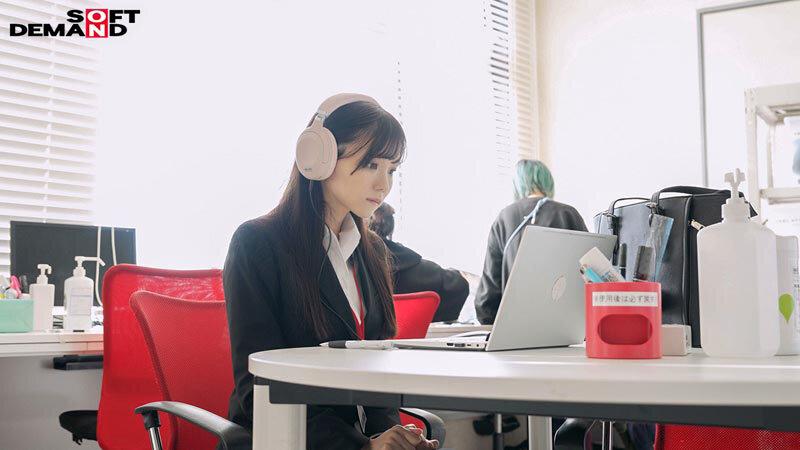 宣伝部 松永あかり 2度目のAV出演 はじめて尽くしの5日間に密着！ こっそり露出 主観フェラ ローションプレイ 玩具オナニー 3P サンプル画像 4