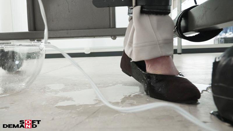 固定電マ連続お漏らし実験「膣がバグるほど刺激し続けたら？」をSOD女子社員6名が真面目に検証してみた結果オマ○コ決壊！もう限界でイキたくないはずなのにカラダが気持ち良くなろうと勝手に動いてヒクつきワギナ過剰快楽懇願 SOD性科学ラボREPORT19 サンプル画像 5