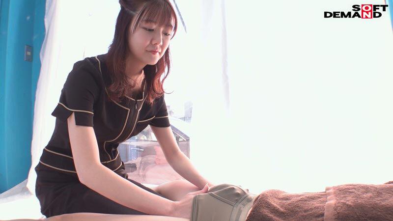 マジックミラー号 単位の足りない美容学生さん限定「睾丸マッサージ」の特別講座 進級したい一心でスケベな指導に戸惑いながらも男性の金玉を優しく揉みほぐしてくれたウブでマジメな素人4名収録 サンプル画像 21