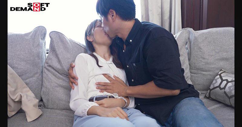 漂う気品と溢れる母性 家庭も仕事も順風満帆なキャリアママ 常葉遥 35歳 AV DEBUT サンプル画像 3