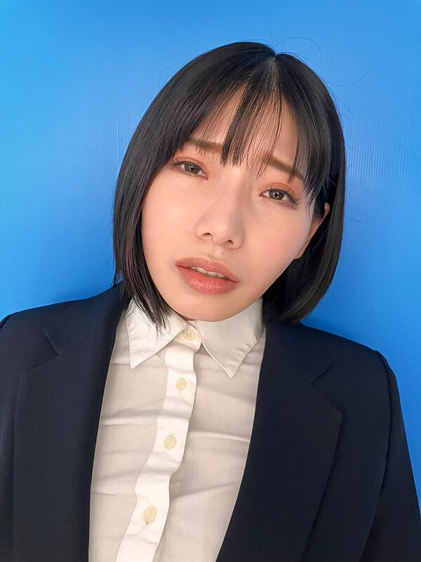 ここで撮影した写真を貼れば絶対合格するというピストンバイブ証明写真ボックス リクルートスーツの女子大生がどんなに突かれても笑顔をキープ 来訪者K.Sさん サンプル画像 2