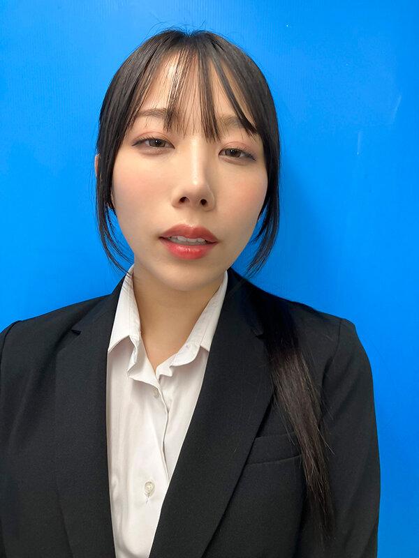 ここで撮影した写真を貼れば絶対合格するというピストンバイブ証明写真ボックス リクルートスーツの女子大生がどんなに突かれても笑顔をキープ 来訪者O.Eさん サンプル画像 2