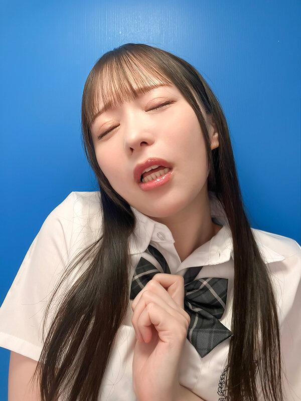 ここで撮影した写真を貼れば絶対合格するというピストンバイブ証明写真ボックス 大学受験前の女子学生がどんなに突かれても笑顔をキープ 受験生Tさん サンプル画像 2