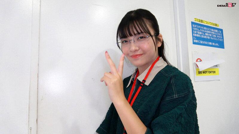 入社したての時は清楚ぶってたのに実はヤリマン！？ハダカになるより恥ずかしい！脱ぎキャンBOX野球拳 制作部 新卒1年目 吉井彩葉 サンプル画像 3