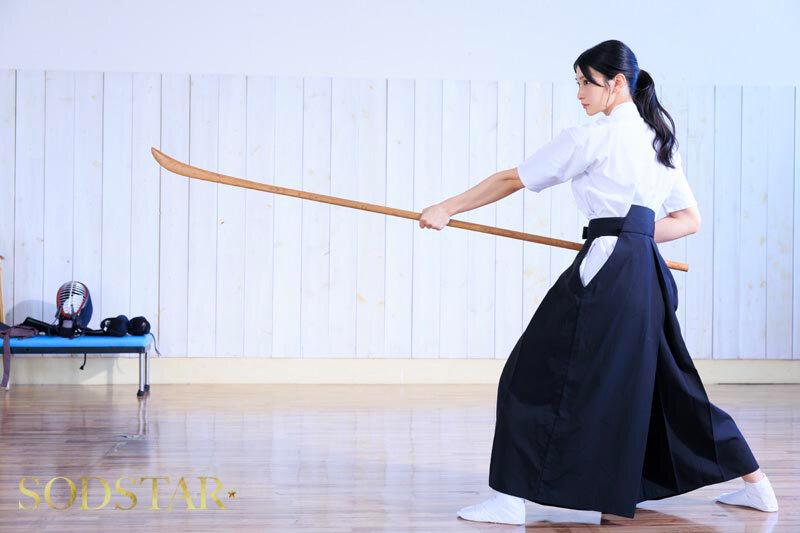 凛とした美しき薙刀剣士と密かに恋焦がれていた僕の童貞喪失物語 本庄鈴【特典映像収録】 サンプル画像 4