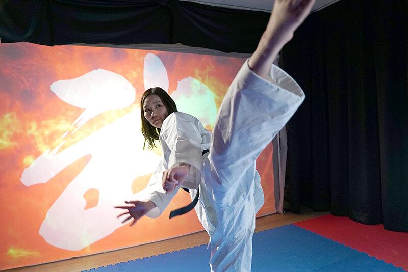 空手道全国大会2位の芸能人激似JD 戸田春奈 鮮烈AVデビュー！ サンプル画像 6