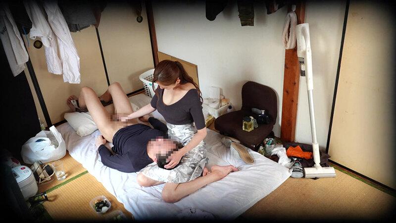 一人暮らしを始めた息子を心配した美人母の母性溢れる童貞筆おろし。 サンプル画像 11