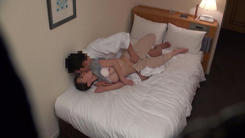 どこまでデキる？出張メンエス 欲求不満な人妻マッサージ師にお願いして一発ヤッちゃいました！ vol.2 サンプル画像 21