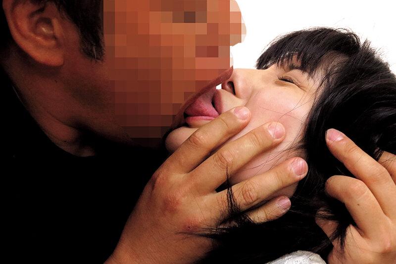 上下の口で唾も精子もゴク飲み！美少女凌●中出し15人 サンプル画像 14