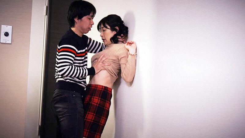 「母親を興奮させてどうするの？」息子の勃起に欲情した母親が本気でねだる！！ 近親○姦生中出し4時間SP3 サンプル画像 15