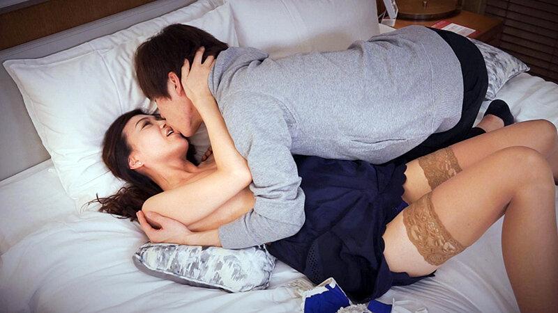「母親を興奮させてどうするの？」息子の勃起に欲情した母親が本気でねだる！！ 近親○姦生中出し4時間SP3 サンプル画像 8