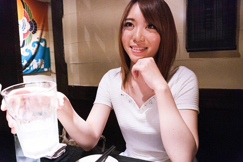 人妻の本音 浮気しようなんて全く思ってなかったんです。でも、街で声をかけられて、思わずついて行ってしまったんです。24名8時間 サンプル画像 12