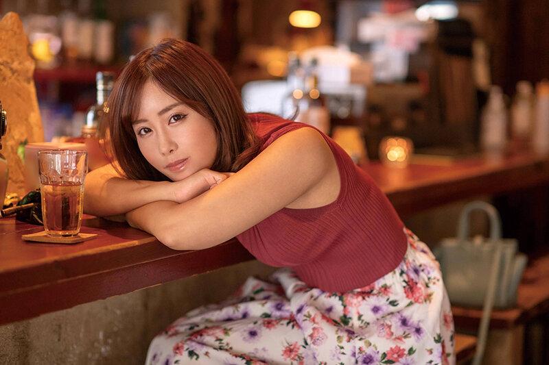 「ちょっと火遊びしたかったの」昼飲みでナンパ待ち！ハメ撮り大好き変態不倫妻12人4時間 サンプル画像 4