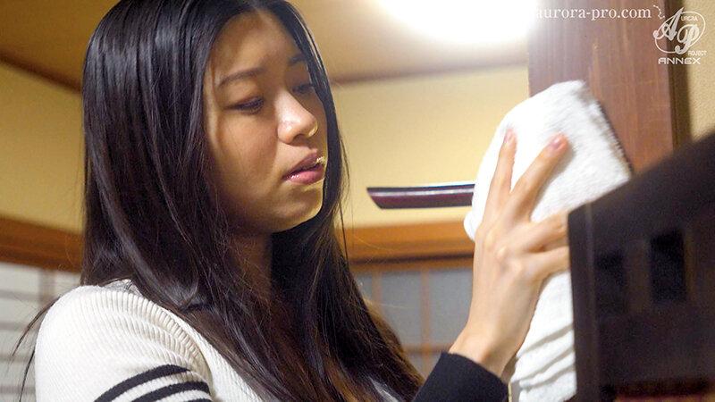 肉体接待を強要された巨乳若女将 大切な旅館と夫の為、孕みごろの極上女体が輩に種付けされ淫乱に堕ちる… 浜辺栞帆 サンプル画像 2