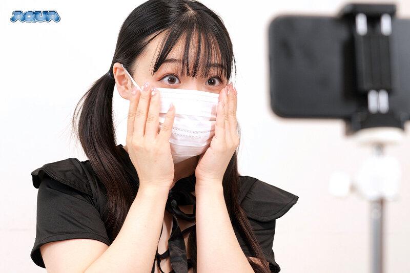【VR】【心の声が聞こえてくる VR】女（今日もみんな見てくれるかな…エッチな自撮りなんてやめた方がいいのはわかってるけどやめられないよ…あれ、誰か来た…あいつ来るの今日だっけ…ヤバ…思わず寝たふりしたけど大丈夫だよね…） 花音うらら サンプル画像 1